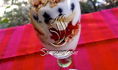 طريقة عمل بارفيه الفراولة بالزبادي