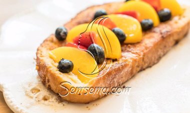 طريقة عمل فرنش توست بالخوخ والفراولة