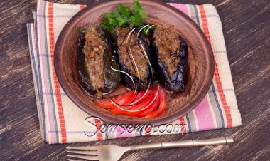 طريقة عمل قوارب الباذنجان باللحمة المفرومة