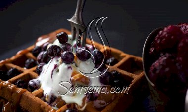 طريقة عمل وافل الموز والتوت