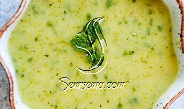 طريقة عمل شوربة الكوسة الحارة بالبصل