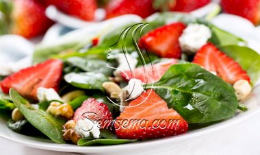 طريقة عمل سلطة السبانخ بالفراولة