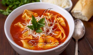 طريقة عمل شوربة الطماطم بالجبن