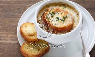 طريقة عمل شوربة البصل بالجبنة