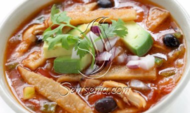 طريقة عمل شوربة الدجاج المكسيكية بالتورتيلا