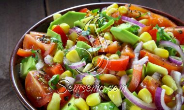 طريقة عمل سلطة الأفوكادو والطماطم بالليمون