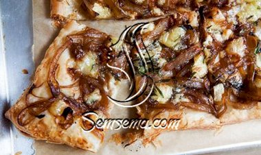 طريقة عمل فطيرة البصل المكرمل والجبنة