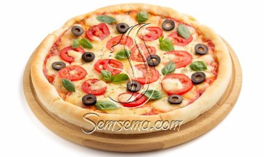 طريقة عمل بيتزا بالطماطم والريحان