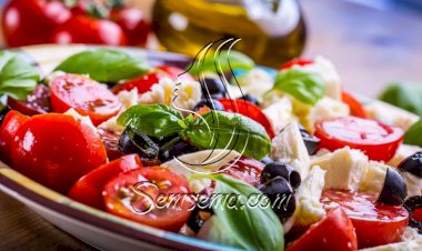 طريقة عمل سلطة الطماطم بالزيتون الإيطالية