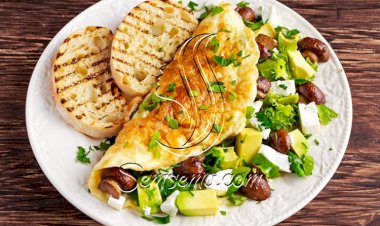 طريقة عمل أومليت محشي بالمشروم والأفوكادو