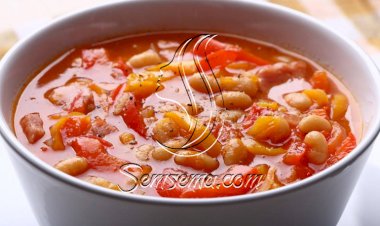 طريقة عمل شوربة السجق بالطماطم والمشروم