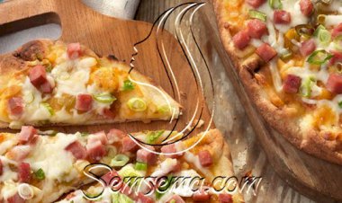 طريقة عمل بيتزا الموزاريلا والبيكون