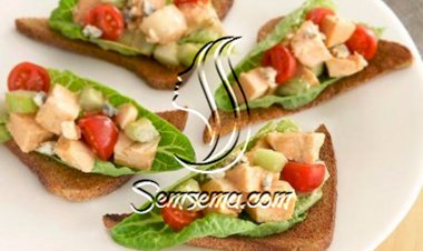 طريقة عمل سلطة الدجاج بالتوست