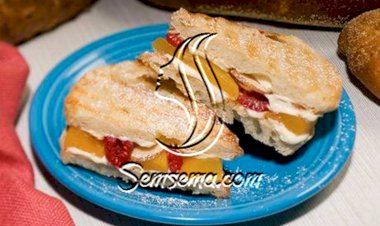 طريقة عمل ساندويتش الخوخ بالشيكولاتة البيضاء