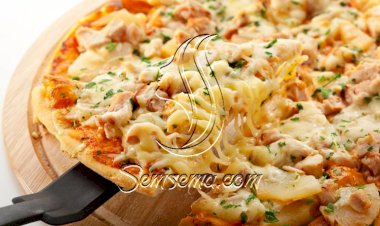 طريقة عمل بيتزا الدجاج بالأناناس