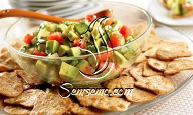 طريقة عمل سلطة الأفوكادو والطماطم الحارة