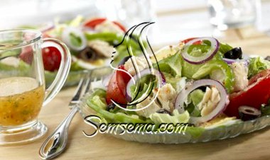 طريقة عمل سلطة الدجاج بالخس والزيتون