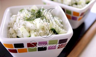 طريقة عمل سلطة الأرز بالخيار والبصل