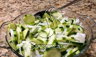 طريقة عمل سلطة الخيار بالبصل والشبت