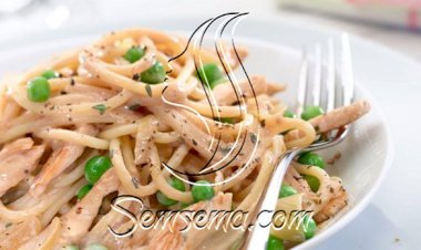 طريقة عمل مكرونة بالديك الرومي والكريمة للكريسماس