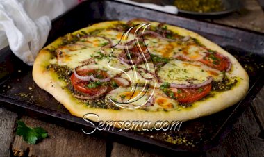 طريقة عمل بيتزا بالزعتر والجبنة