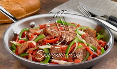 طريقة عمل السجق الإيطالي بالفلفل والبصل