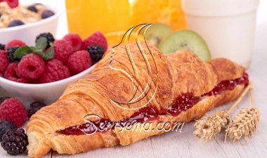 طريقة عمل ساندويتش الكرواسون بمربى التوت