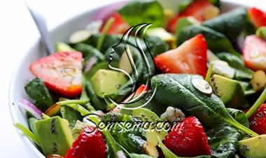 طريقة عمل سلطه السبانخ بالفراولة