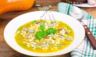 طريقة عمل حساء القرع بالشعيرية