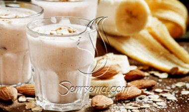 طريقة عمل سموثي الموز واللوز