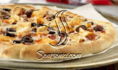 طريقة عمل بيتزا الدجاج بالجبن الموزاريللا