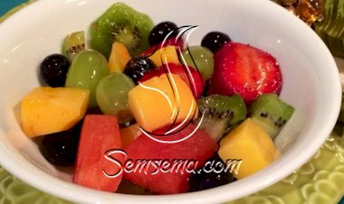 طريقة عمل سلطة الفاكهة بعصير الليمون