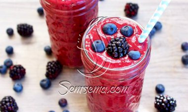طريقة عمل سموثى الكريز والتوت الأسود
