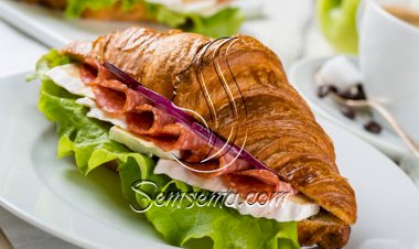 طريقة عمل ساندويتش كرواسون بالسلامي والجبنة