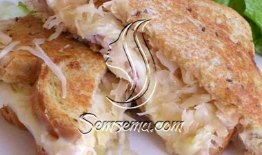 طريقة عمل ساندويتش الرومي المدخن بالكرنب المخلل