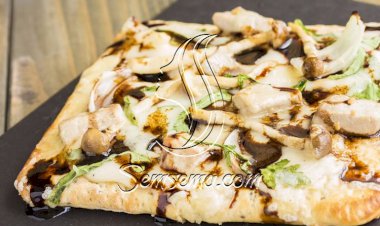 طريقة عمل بيتزا بالتونة والمشروم