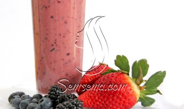 طريقة عمل عصير التوت بالزبادي والفراولة