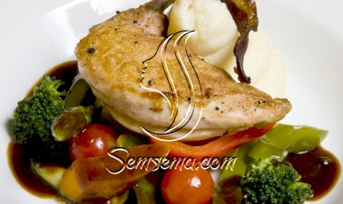 صدر دجاج مشوي مع خضار الربيع
