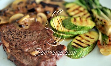 ستيك اللحم بصوص المشروم