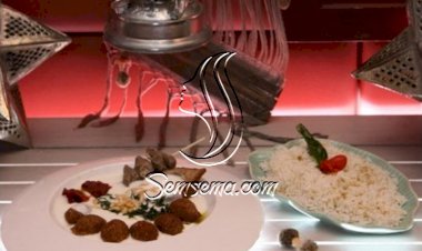 كبّة باللبن مع لحم الموزات والرز الأبيض