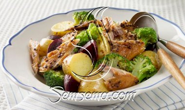 سلطة البطاطس الدافئة والماكريل