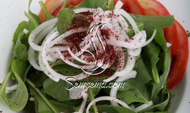 سلطة الروكا مع البصل