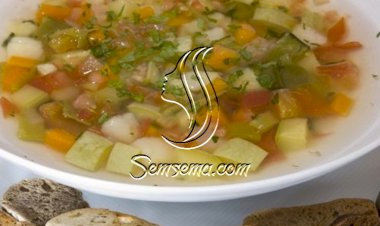 شوربة الخضر.. صحية ولذيذة