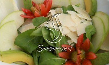 سلطة الأفوكادو والأنديف