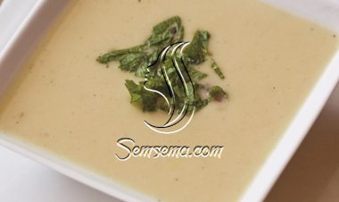 شوربة العدس بالكريمة الحامضة