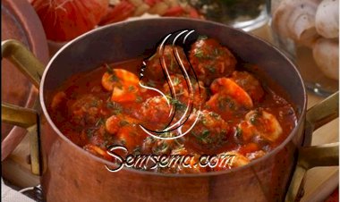 الكفتة بالصلصة الحارة والفطر