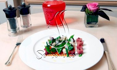 سلطة التونة والخضراوات