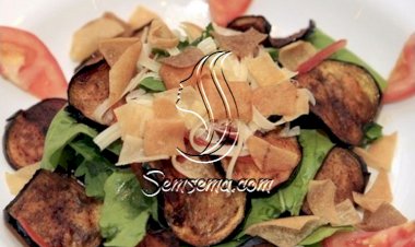 سلطة الباذنجان مع الجرجير