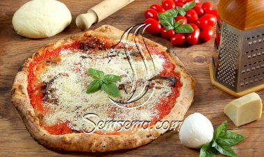 بيتزا بالريحان والجبن