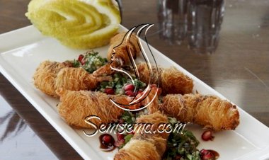 سلطة تبولة الكينوا مع القريدس الملفوف